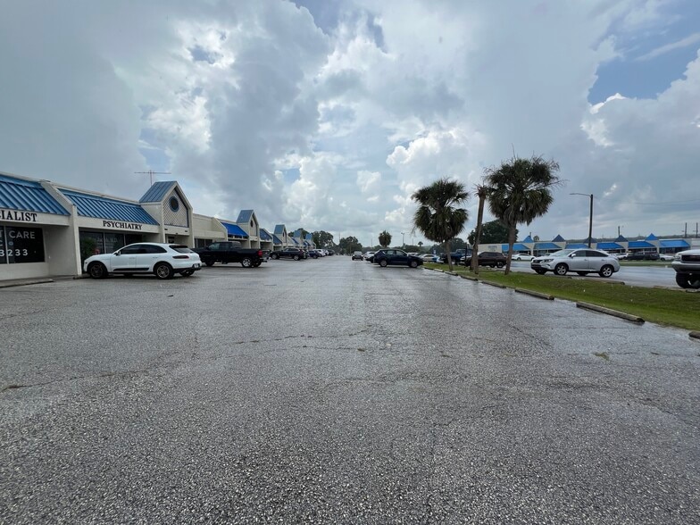 38184 Medical Center Ave, Zephyrhills, FL à louer - Photo du bâtiment - Image 3 de 13