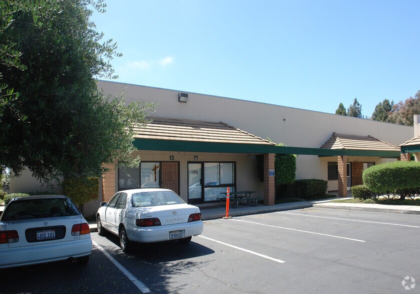 2085 Sperry Ave, Ventura, CA à louer - Photo du bâtiment - Image 2 de 5
