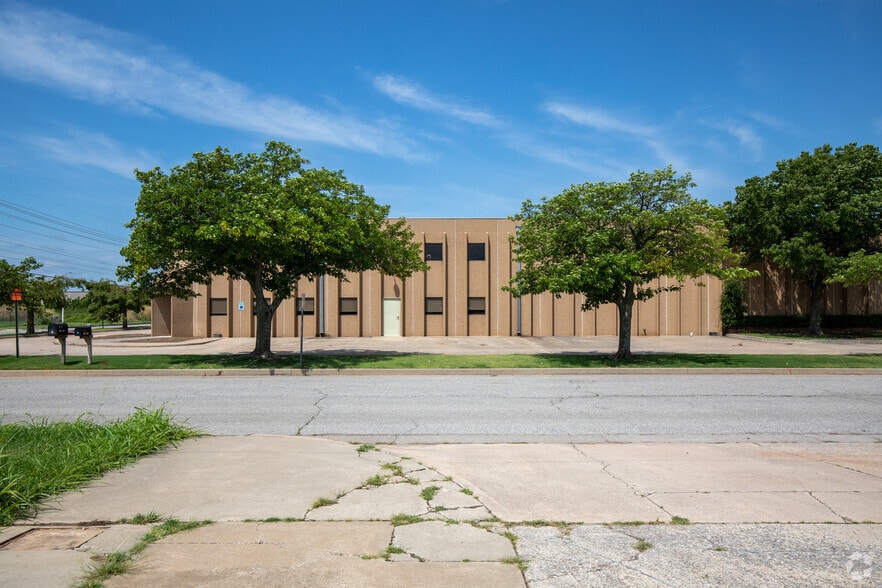 4601 SW 36th St, Oklahoma City, OK for lease - Building Photo - Image 3 of 9