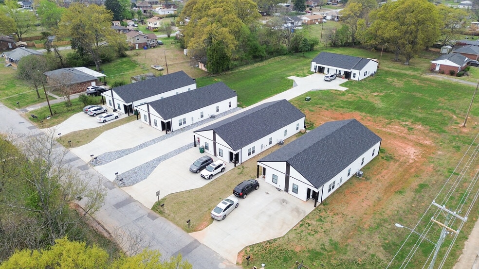 Old Farm Portfolio portfolio of 5 properties for sale on LoopNet.ca - Building Photo - Image 2 of 22