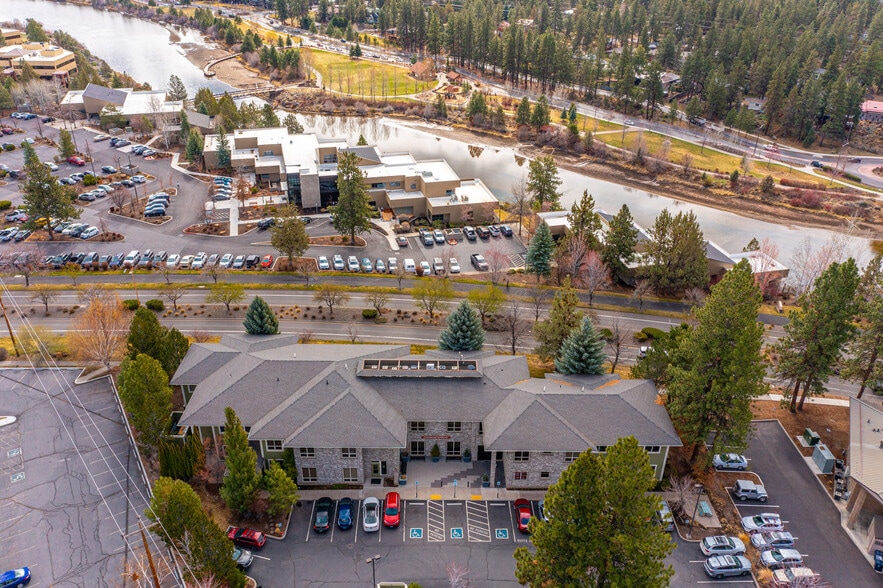 1011 SW Emkay Dr, Bend, OR for lease - Building Photo - Image 3 of 8