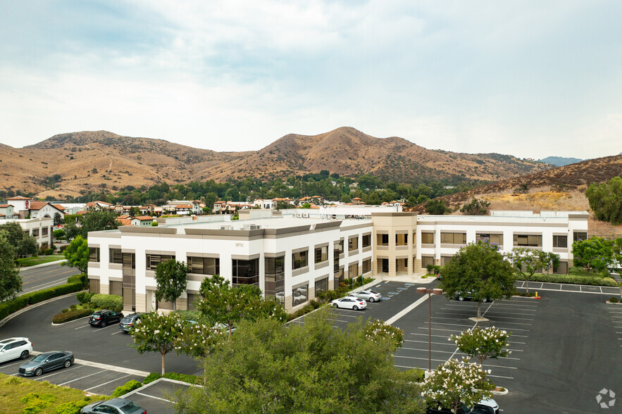 30700 Russell Ranch Rd, Westlake Village, CA for lease - Building Photo - Image 2 of 2