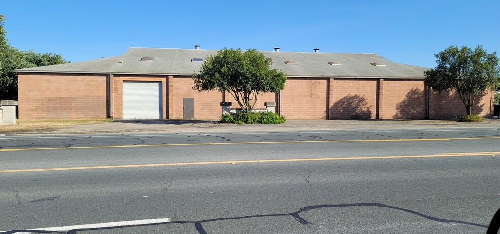 4696 E Waterloo Rd, Stockton, CA for lease - Building Photo - Image 1 of 13