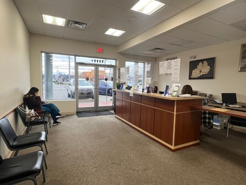 1787-1797 Middle Country Rd, Centereach, NY à louer - Photo du bâtiment - Image 3 de 26