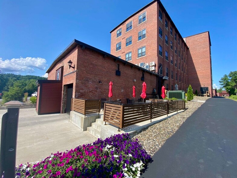 24 Beacon St, Littleton, NH for lease - Building Photo - Image 2 of 6