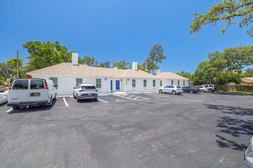 12800 Indian Rocks Rd, Largo, FL à louer - Photo du bâtiment - Image 1 de 14