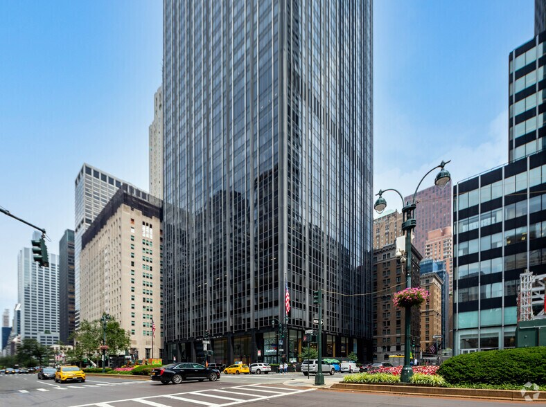 299 Park Ave, New York, NY à louer - Photo du bâtiment - Image 2 de 12