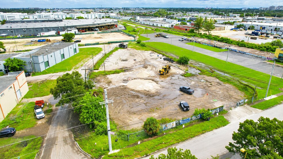 1171 SE 10th Ave, Hialeah, FL à louer - Photo du bâtiment - Image 3 de 8