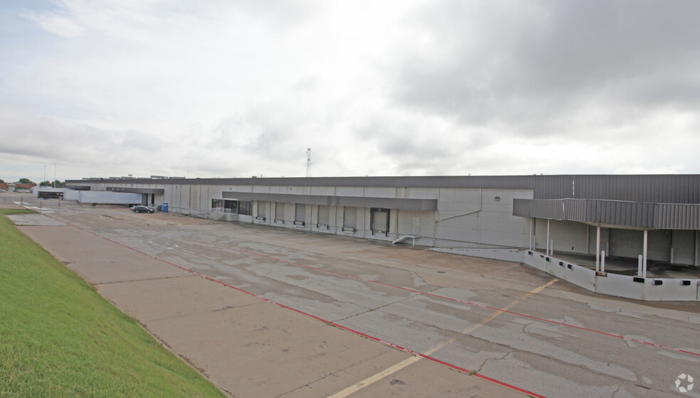 600 109th St, Arlington, TX for lease - Building Photo - Image 1 of 6