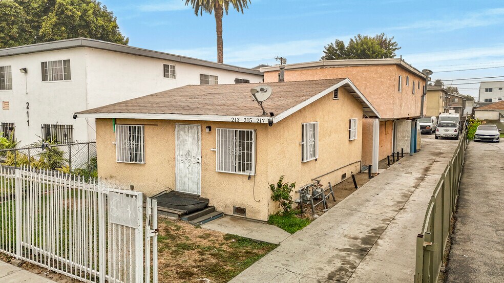 213 E 87th Pl, Los Angeles, CA à vendre - Photo principale - Image 1 de 8