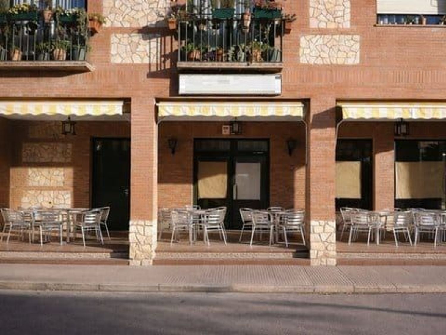 Retail in Guadalajara, Guadalajara for lease Primary Photo- Image 1 of 4