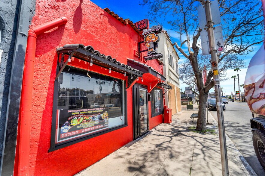143 W San Ysidro Blvd, San Ysidro, CA à vendre - Photo du bâtiment - Image 3 de 36