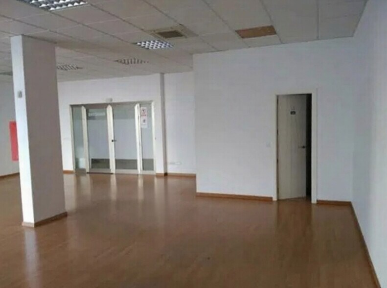 Industriel dans Toledo, Toledo à louer - Photo du bâtiment - Image 3 de 5