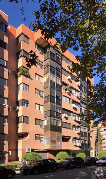 Calle De Puerto Serrano, 3, Madrid, Madrid for sale - Building Photo - Image 1 of 1