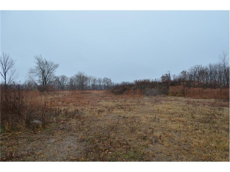 Pennant Dr, Pittsburgh, PA à vendre - Photo du bâtiment - Image 2 de 8