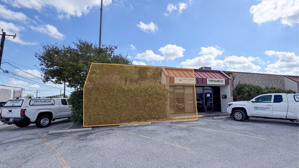 2435-2441 Boardwalk St, San Antonio, TX à louer - Photo du bâtiment - Image 3 de 8