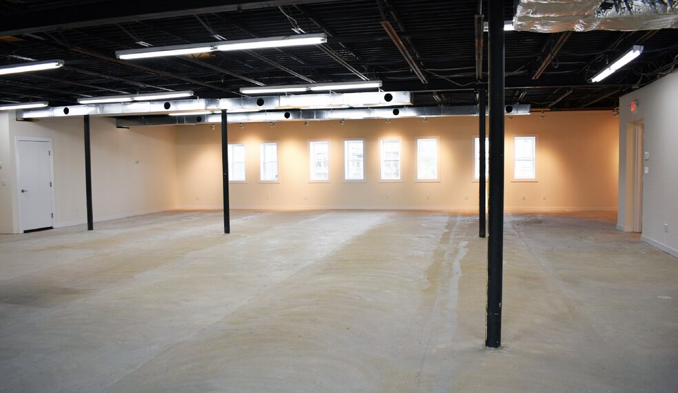 255 S Regent St, Port Chester, NY à louer - Photo intérieure - Image 2 de 3