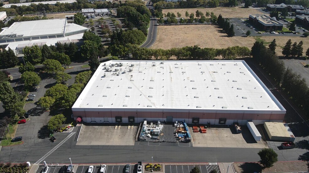 2500 N Watney Way, Fairfield, CA à louer - Aérien - Image 3 de 4
