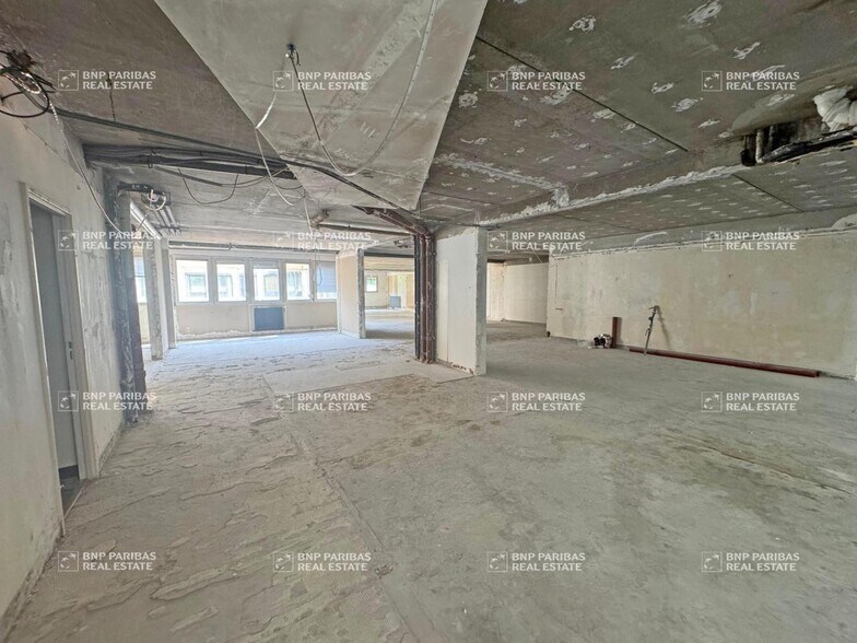 Immeuble residentiel dans Paris à vendre - Photo du bâtiment - Image 3 de 8