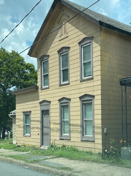 517 Spring St, Hawley, PA à vendre - Photo du bâtiment - Image 2 de 12