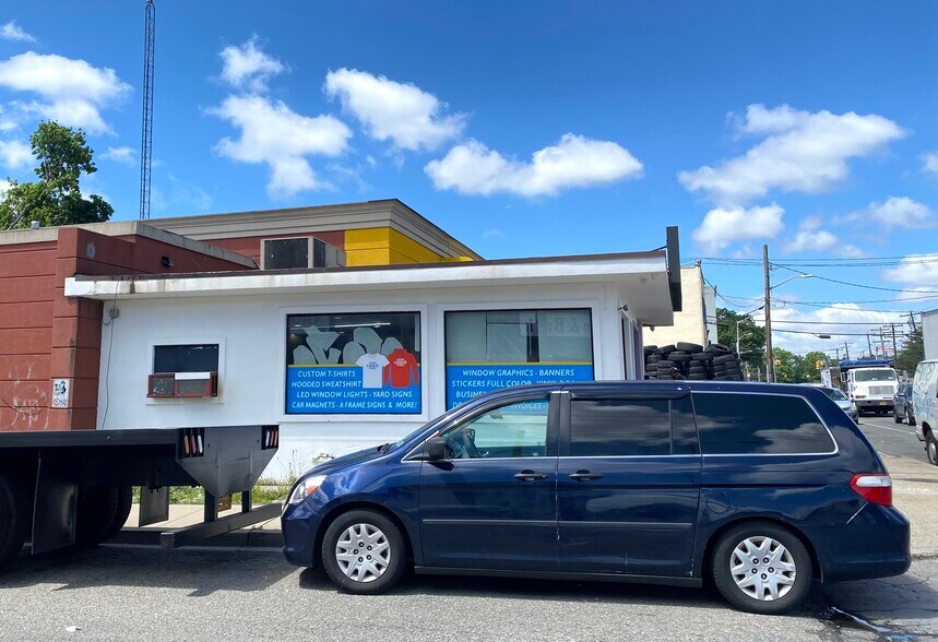 154 Front St, Hempstead, NY à vendre - Photo du bâtiment - Image 3 de 7