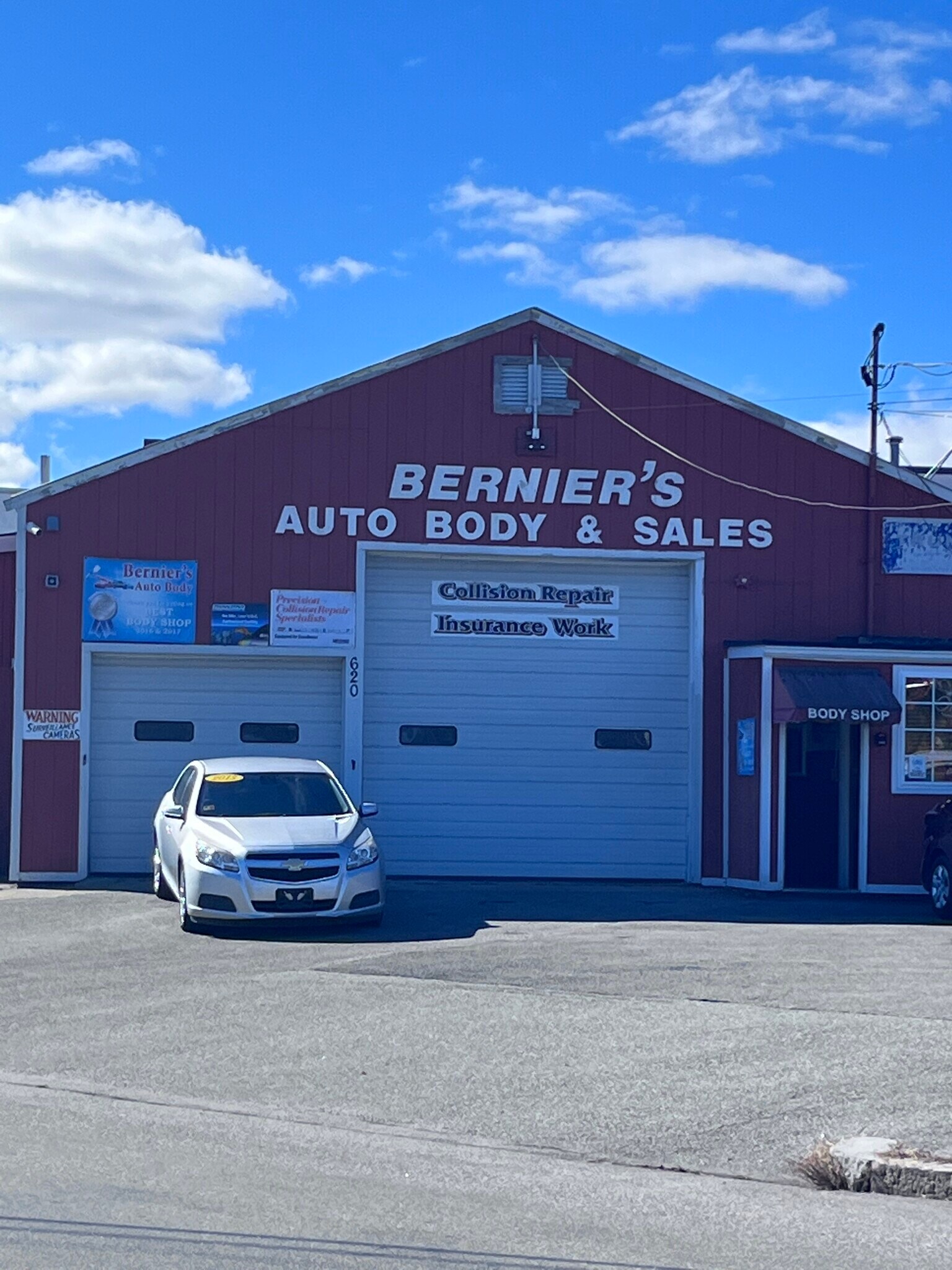 620 Pond St, Woonsocket, RI à vendre Photo principale- Image 1 de 26