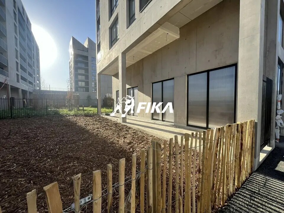 Commerce de détail dans Bordeaux à vendre Photo du bâtiment- Image 1 de 8