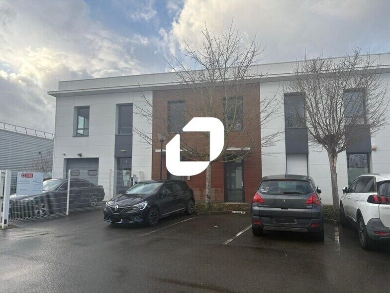 Bureau dans Croissy-sur-Seine à louer - Photo du bâtiment - Image 2 de 8
