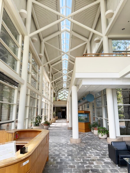 2600 Hilltop Dr, Richmond, CA à louer - Photo du bâtiment - Image 3 de 16