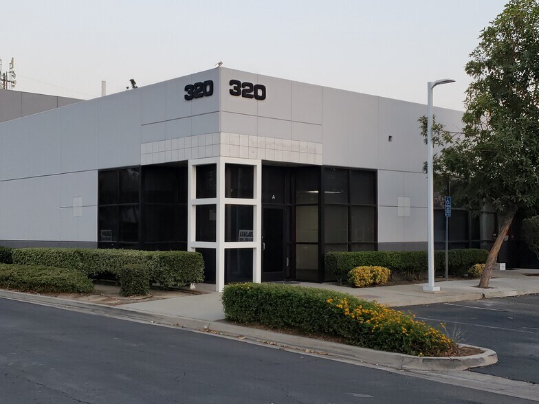 402 S Milliken Ave, Ontario, CA à louer - Photo du bâtiment - Image 2 de 14