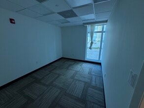 323 Sunny Isles Blvd, Sunny Isles Beach, FL à louer Photo du bâtiment- Image 2 de 5