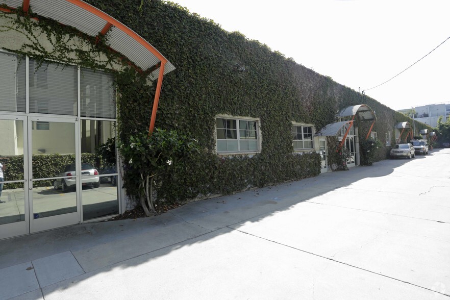 4077-4081 Redwood Ave, Los Angeles, CA for lease - Building Photo - Image 3 of 11