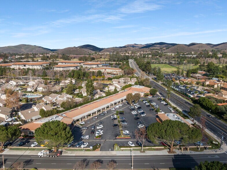 4601-4711 Lakeview Canyon Rd, Westlake Village, CA à louer - Photo du bâtiment - Image 2 de 29