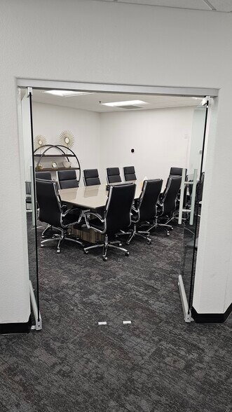 3570 W Post Rd, Las Vegas, NV à louer - Photo du bâtiment - Image 1 de 6