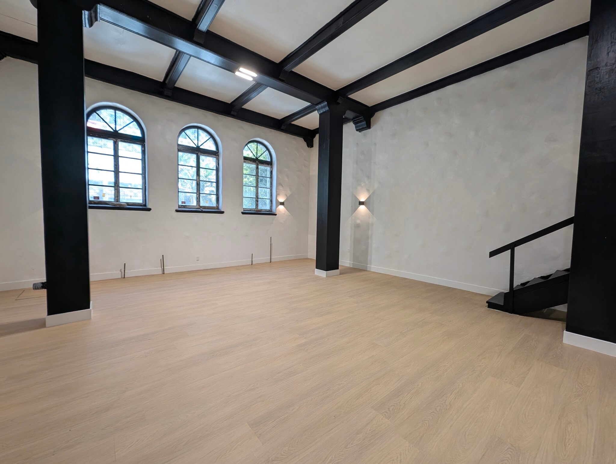 1861 Whitley Ave, Los Angeles, CA for lease Interior Photo- Image 1 of 11