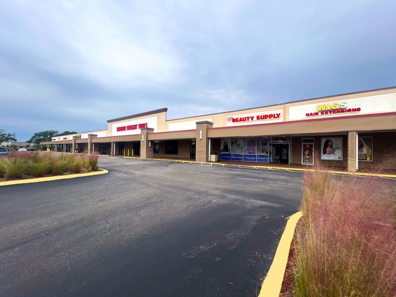 8501-8637 W Hillsborough Ave, Tampa, FL for lease - Building Photo - Image 3 of 4