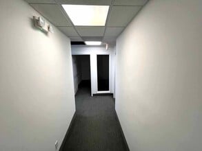 2727 E Oakland Park Blvd, Fort Lauderdale, FL for lease Interior Photo- Image 1 of 18