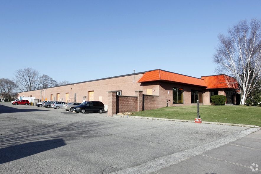 2410 Tedlo St, Mississauga, ON for lease - Building Photo - Image 2 of 5