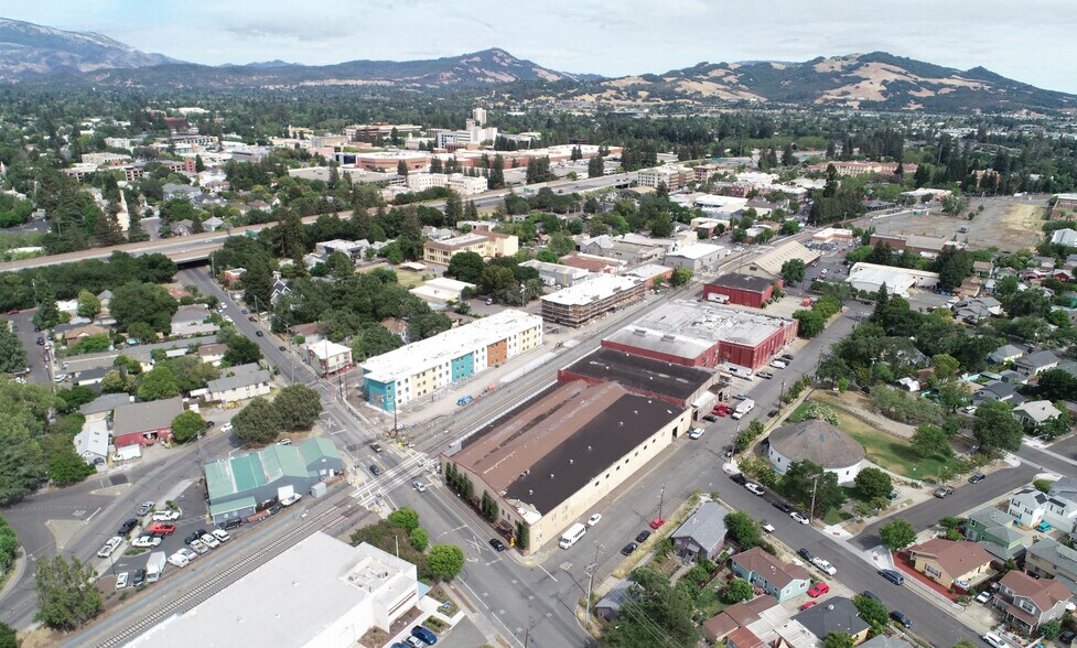 8 W 9th St, Santa Rosa, CA à vendre - Photo du bâtiment - Image 3 de 21