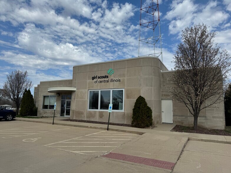 1170 E Pershing Rd, Decatur, IL à louer - Photo principale - Image 1 de 27