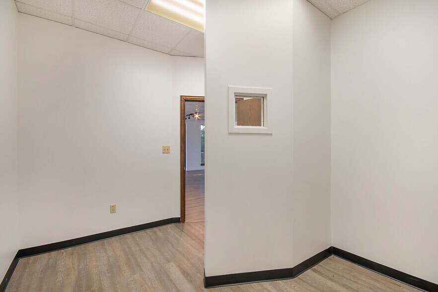 1834-1836 Keller Pky, Keller, TX à louer - Photo intérieure - Image 3 de 16