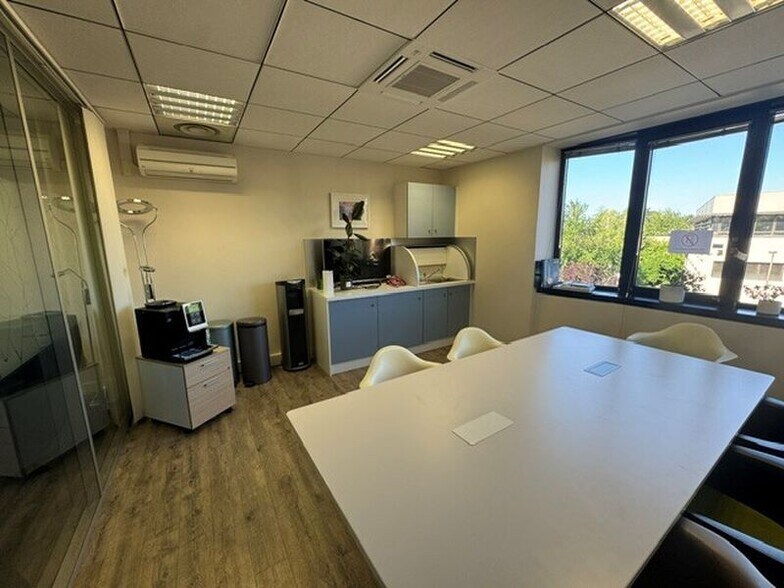 Office in Saint-Didier-au-Mont-d'Or for lease - Interior Photo - Image 2 of 9
