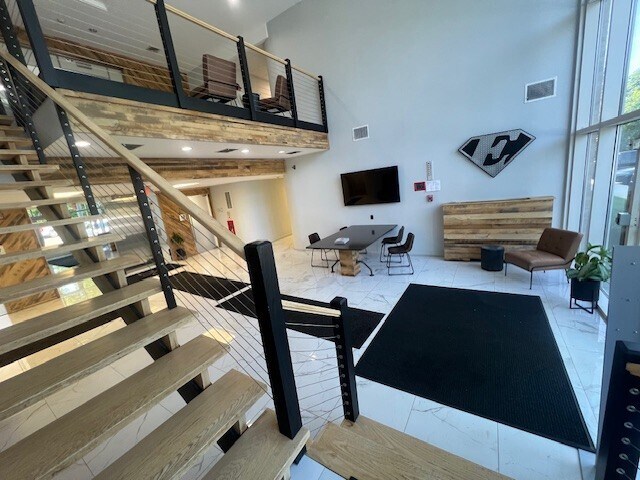 24 Merchants Way, Colts Neck, NJ à louer - Photo intérieure - Image 1 de 10