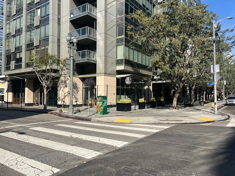 1155 S Grand Ave, Los Angeles, CA à louer - Photo du bâtiment - Image 2 de 9