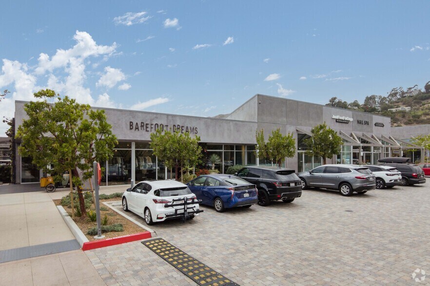 2 Trophy Coastal Whole Foods Properties portefeuille de 2 propriétés à vendre sur LoopNet.ca - Photo principale - Image 3 de 6