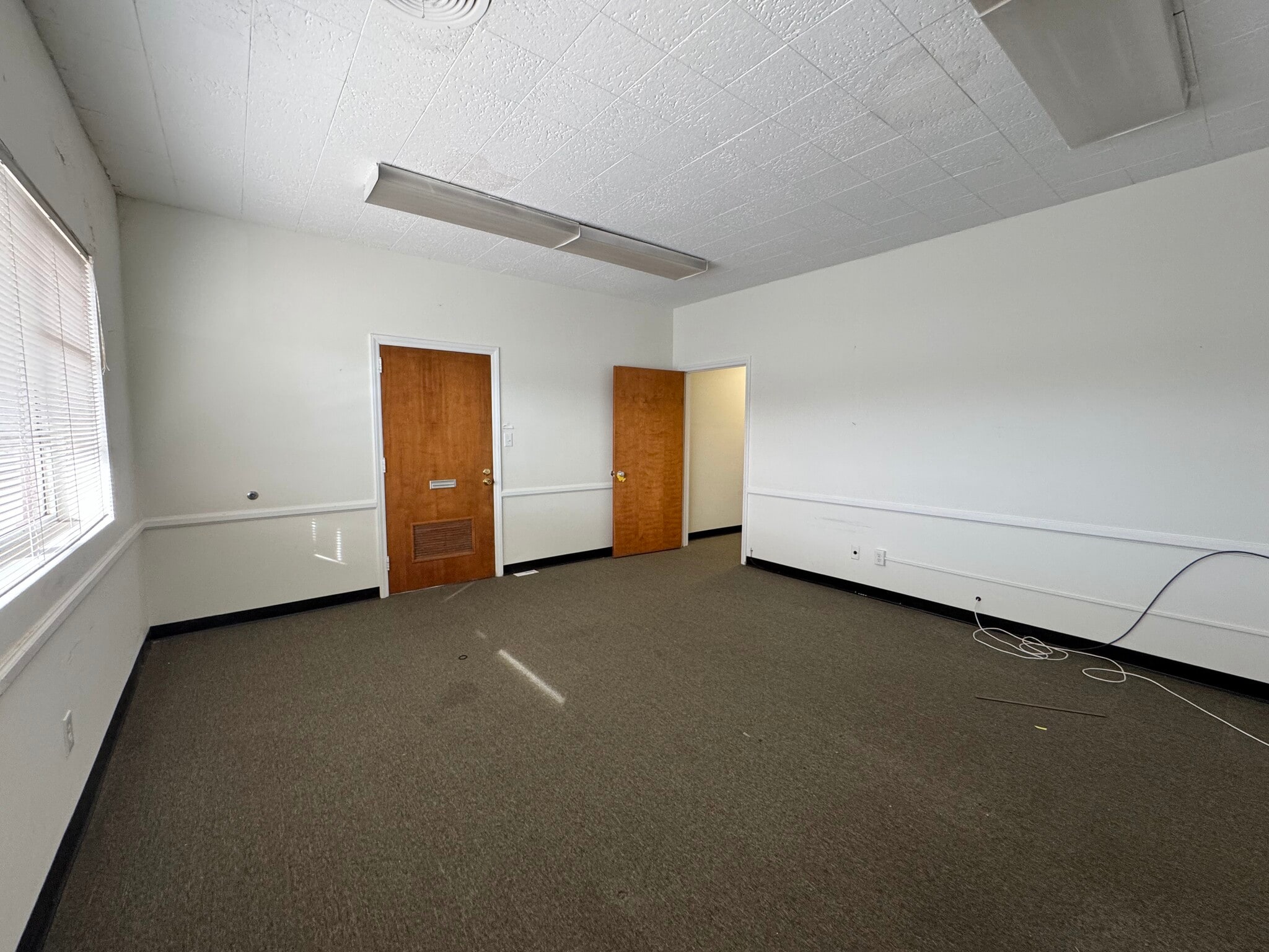 1844 Pembroke Rd, Greensboro, NC for lease Interior Photo- Image 1 of 8