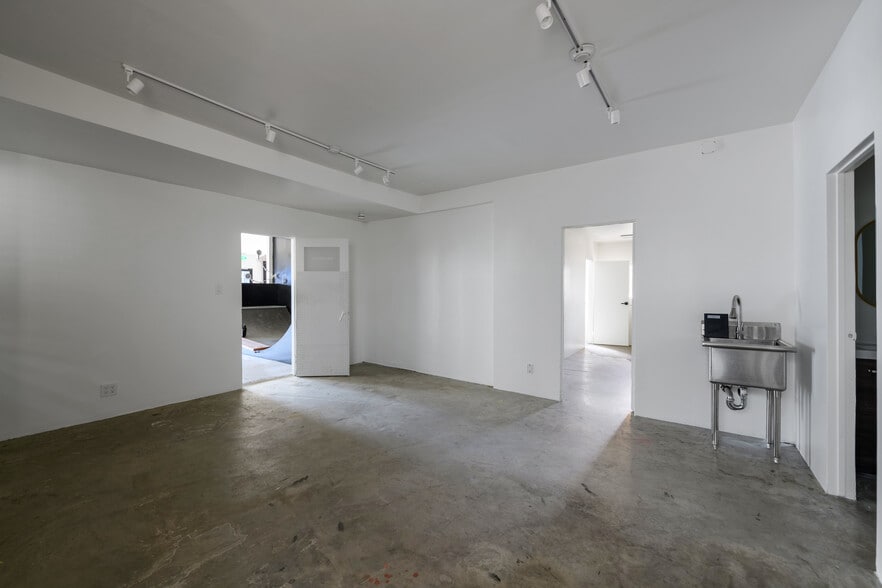 2426 Lincoln Blvd, Venice, CA à vendre - Photo du bâtiment - Image 3 de 16