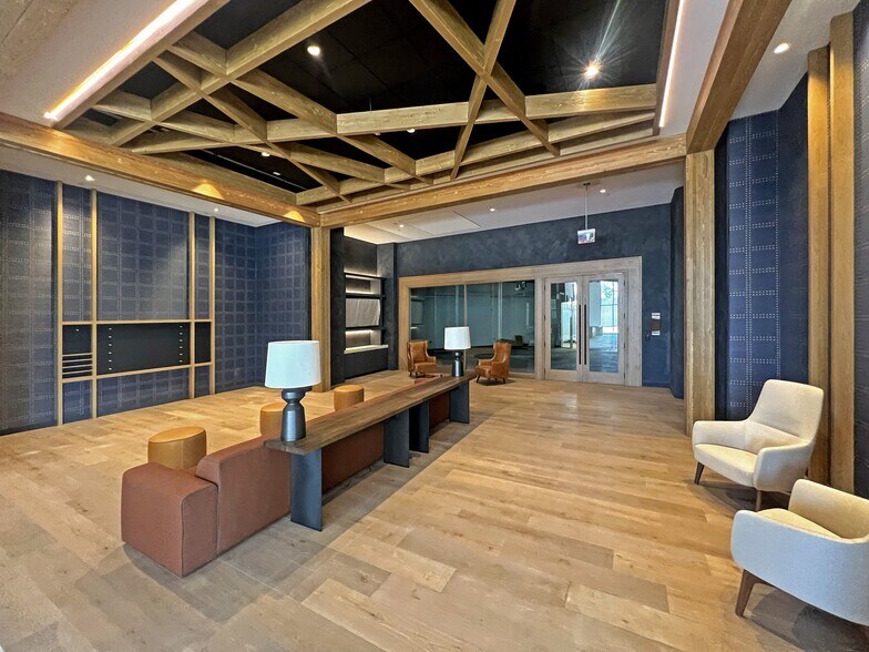 60 E Rio Salado Pky, Tempe, AZ à louer - Hall d’entrée - Image 2 de 12