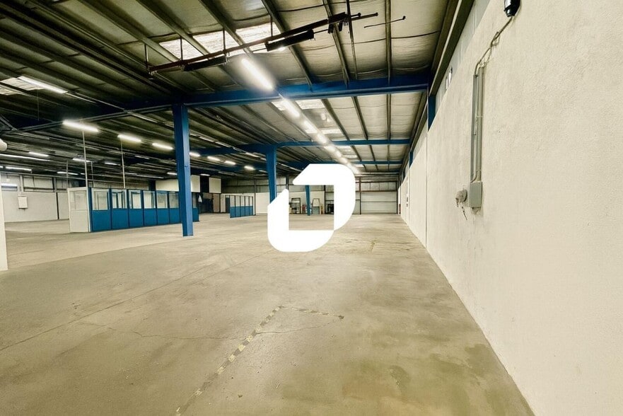 3 Rue Louis Saillant, Vaulx-en-Velin for lease - Interior Photo - Image 3 of 17