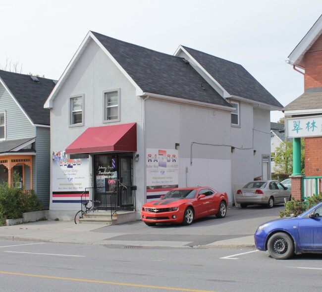 Plus de détails pour 631 Somerset St W, Ottawa, ON - Commerce de détail à vendre